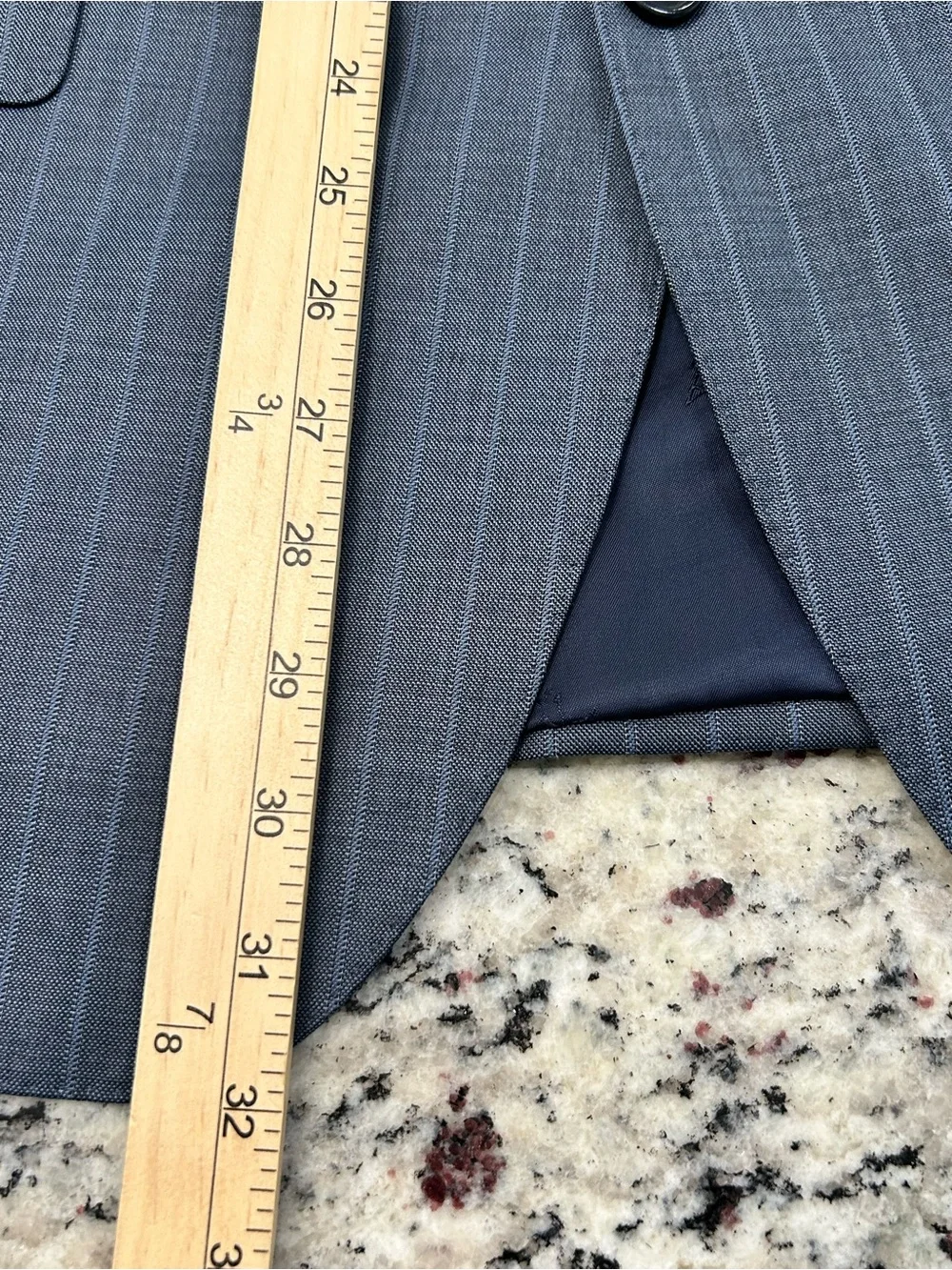 Jos. A. Bank Signature Gold Men's Gray Pinstripe Two-Piece Suit Jacket 42S 34/28
